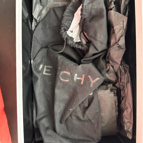 Givenchy flat shoes for women - Picture 4 of 7